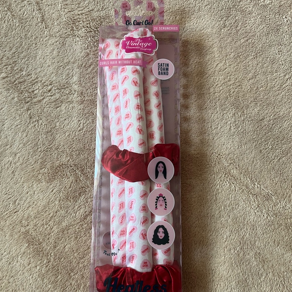The Vintage Cosmetic Company Hair Scrunchies - Red and White